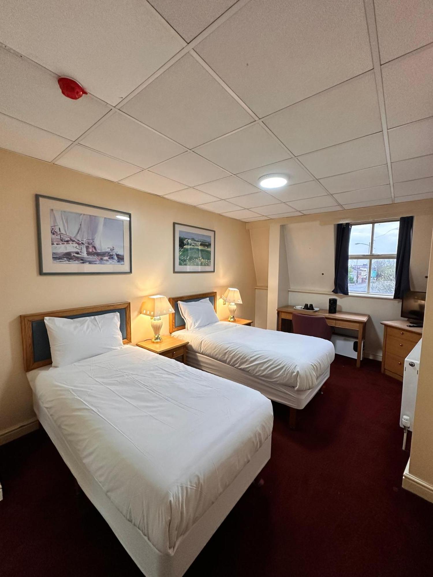 Throstles Nest Hotel Liverpool Exteriör bild
