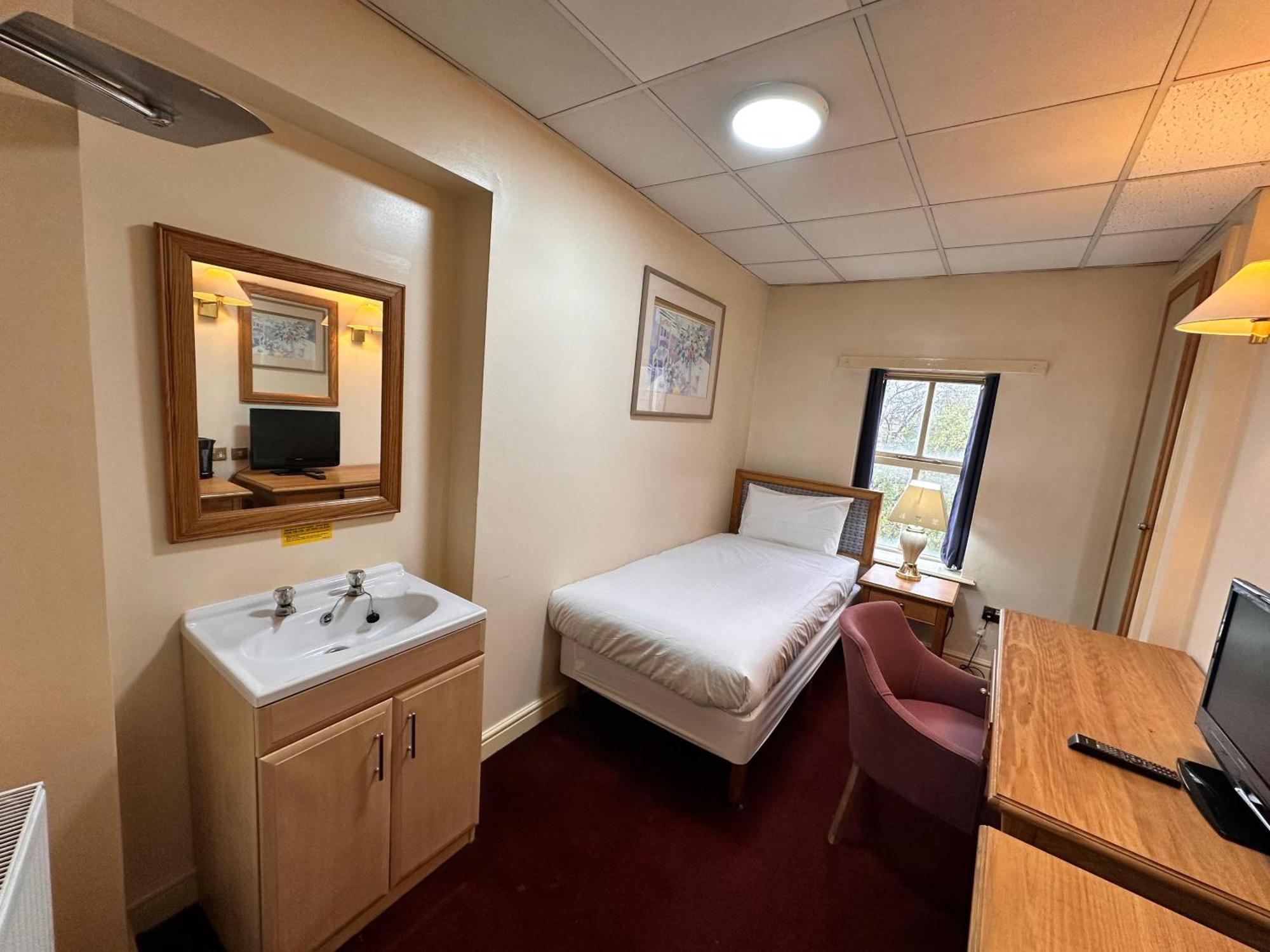 Throstles Nest Hotel Liverpool Exteriör bild